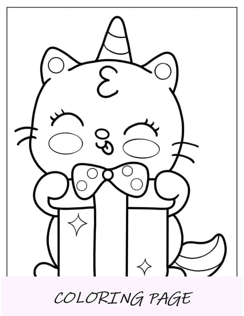 Gato abraçando presente de Natal